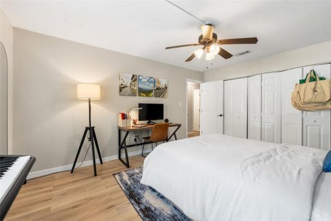 Condo in Gainesville, Florida, 2 bedrooms  № 2215734 - photo 17