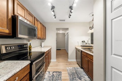 Condo in Gainesville, Florida, 2 bedrooms  № 2215734 - photo 14