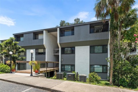 Condo in Gainesville, Florida, 2 bedrooms  № 2215734 - photo 2