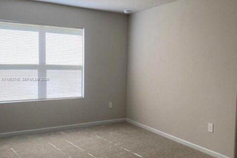 Villa ou maison à louer à St. Lucie, Floride: 3 chambres, 139.63 m2 № 2025207 - photo 4