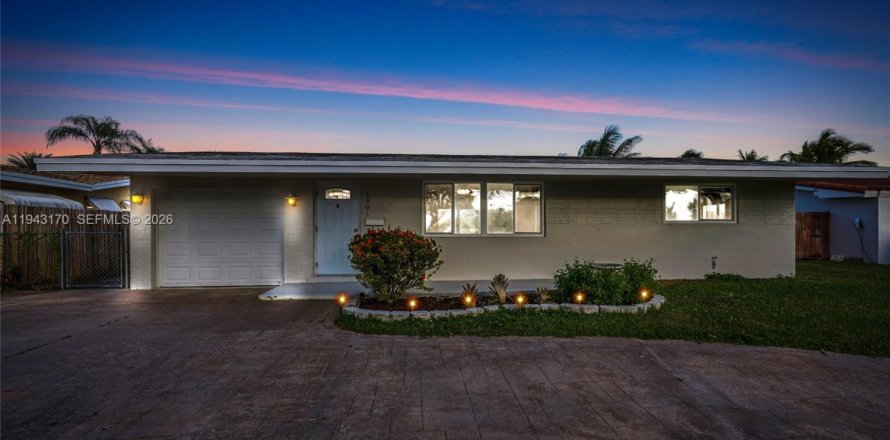 Casa en Pembroke Pines, Florida 2 dormitorios, 81.2 m2 № 1999508