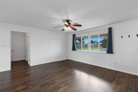 Casa en venta en Pembroke Pines, Florida, 2 dormitorios, 81.2 m2 № 1999508 - foto 15