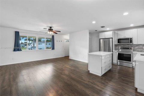 Casa en venta en Pembroke Pines, Florida, 2 dormitorios, 81.2 m2 № 1999508 - foto 13