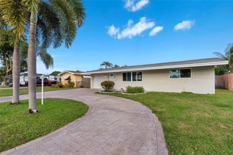 Casa en venta en Pembroke Pines, Florida, 2 dormitorios, 81.2 m2 № 1999508 - foto 9