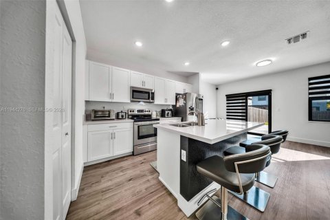 Townhouse in Homestead, Florida 3 bedrooms, 153.38 sq.m. № 2000912 - photo 6