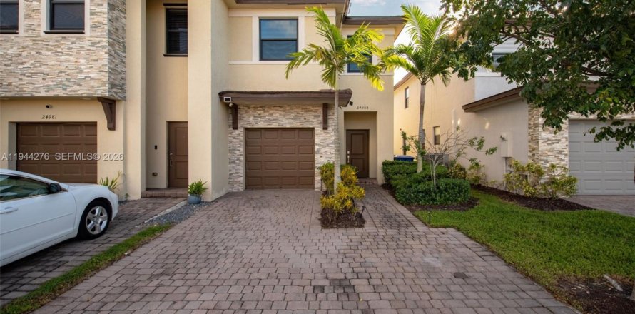 Townhouse in Homestead, Florida 3 bedrooms, 153.38 sq.m. № 2000912