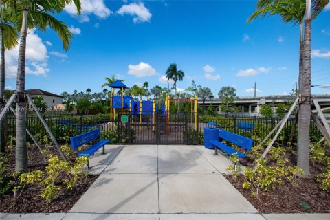 Townhouse in Homestead, Florida 3 bedrooms, 153.38 sq.m. № 2000912 - photo 21