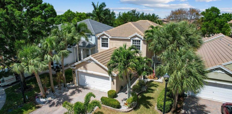 House in Royal Palm Beach, Florida 4 bedrooms, 235.69 sq.m. № 1146945