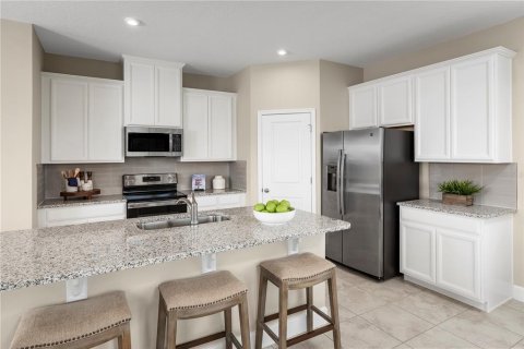 House in Winter Haven, Florida 3 bedrooms, 171.68 sq.m. № 1907970 - photo 4