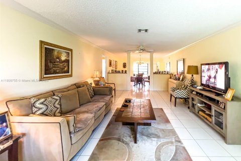 House in Boynton Beach, Florida 2 bedrooms, 130.06 sq.m. № 1745919 - photo 5