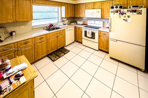 House in Boynton Beach, Florida 2 bedrooms, 130.06 sq.m. № 1745919 - photo 9
