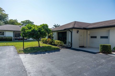 House in Boynton Beach, Florida 2 bedrooms, 130.06 sq.m. № 1745919 - photo 3