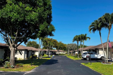 House in Boynton Beach, Florida 2 bedrooms, 130.06 sq.m. № 1745919 - photo 21