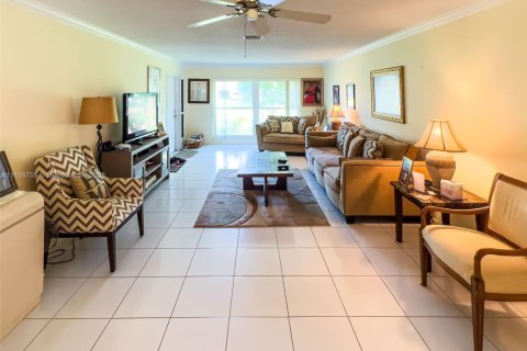 House in Boynton Beach, Florida 2 bedrooms, 130.06 sq.m. № 1745919 - photo 4