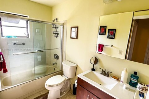 House in Boynton Beach, Florida 2 bedrooms, 130.06 sq.m. № 1745919 - photo 16