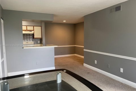 Condo in Pompano Beach, Florida, 2 bedrooms  № 1860349 - photo 4