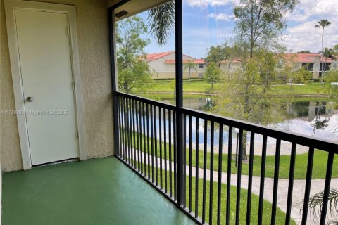 Condo in Pompano Beach, Florida, 2 bedrooms  № 1860349 - photo 15