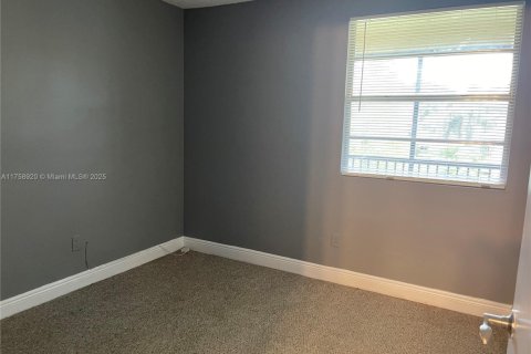 Condo in Pompano Beach, Florida, 2 bedrooms  № 1860349 - photo 10