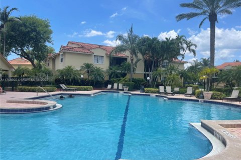 Condo in Pompano Beach, Florida, 2 bedrooms  № 1860349 - photo 27