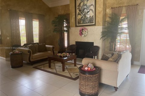 Condo in Pompano Beach, Florida, 2 bedrooms  № 1860349 - photo 21