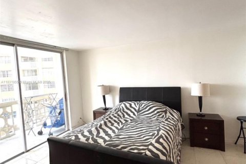 Снять в аренду кондоминиум в Халландейл-Бич, Флорида 1 спальня, 62.43м2, № 2005241 - фото 16