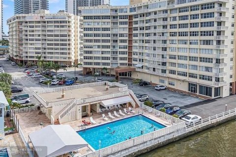 Снять в аренду кондоминиум в Халландейл-Бич, Флорида 1 спальня, 62.43м2, № 2005241 - фото 2