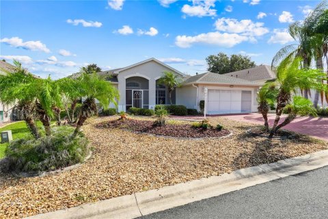 House in Tavares, Florida 3 bedrooms, 161.74 sq.m. № 2375415