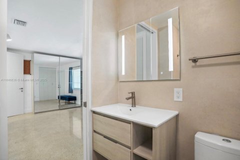 Propiedad comercial en venta en Lauderdale-by-the-Sea, Florida, 220.83 m2 № 1846100 - foto 6