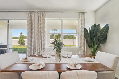House in Zephyrhills, Florida 4 bedrooms, 188.96 sq.m. № 1826183 - photo 8