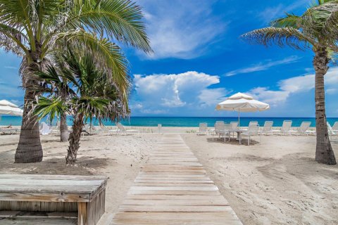 Copropriété à louer à Palm Beach, Floride: 2 chambres, 129.6 m2 № 2250083 - photo 3