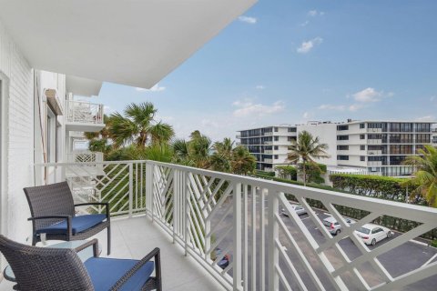 Copropriété à louer à Palm Beach, Floride: 2 chambres, 129.6 m2 № 2250083 - photo 13
