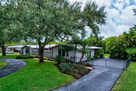 House in Palmetto Bay, Florida 4 bedrooms, 191.94 sq.m. № 1880207 - photo 2