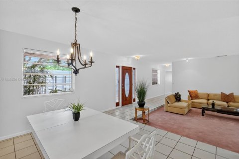 House in Palmetto Bay, Florida 4 bedrooms, 191.94 sq.m. № 1880207 - photo 9