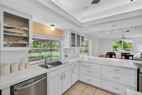 House in Palmetto Bay, Florida 4 bedrooms, 191.94 sq.m. № 1880207 - photo 12