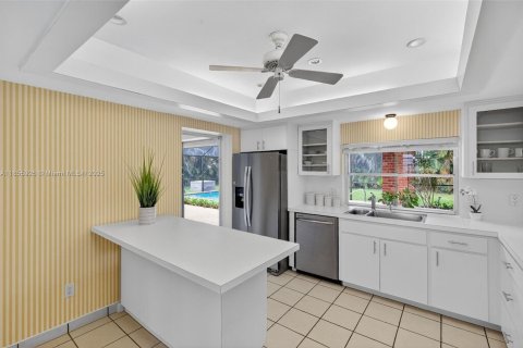 House in Palmetto Bay, Florida 4 bedrooms, 191.94 sq.m. № 1880207 - photo 11