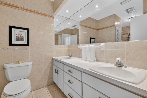 House in Palmetto Bay, Florida 4 bedrooms, 191.94 sq.m. № 1880207 - photo 29
