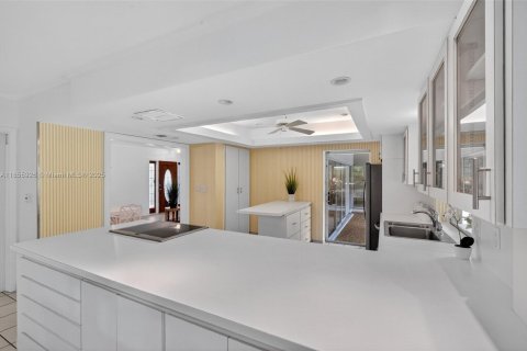 House in Palmetto Bay, Florida 4 bedrooms, 191.94 sq.m. № 1880207 - photo 18