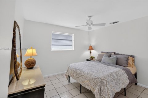 House in Palmetto Bay, Florida 4 bedrooms, 191.94 sq.m. № 1880207 - photo 23