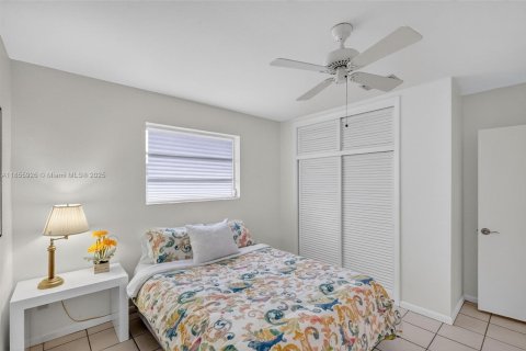 House in Palmetto Bay, Florida 4 bedrooms, 191.94 sq.m. № 1880207 - photo 25