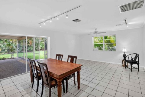 House in Palmetto Bay, Florida 4 bedrooms, 191.94 sq.m. № 1880207 - photo 16