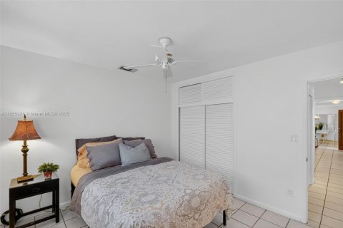 House in Palmetto Bay, Florida 4 bedrooms, 191.94 sq.m. № 1880207 - photo 24