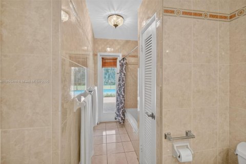 House in Palmetto Bay, Florida 4 bedrooms, 191.94 sq.m. № 1880207 - photo 30