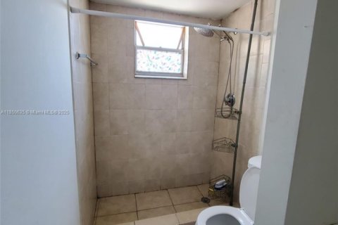 Condo in Hallandale Beach, Florida, 1 bedroom  № 2022486 - photo 2