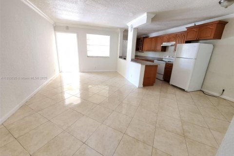 Condo in Hallandale Beach, Florida, 1 bedroom  № 2022486 - photo 7