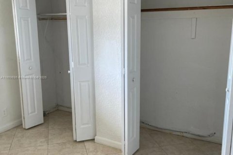 Condo in Hallandale Beach, Florida, 1 bedroom  № 2022486 - photo 8