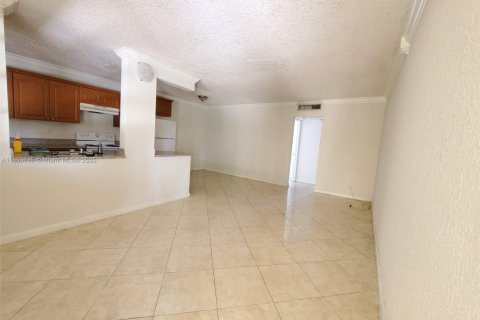 Condo in Hallandale Beach, Florida, 1 bedroom  № 2022486 - photo 11