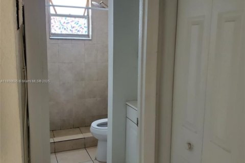 Condo in Hallandale Beach, Florida, 1 bedroom  № 2022486 - photo 12