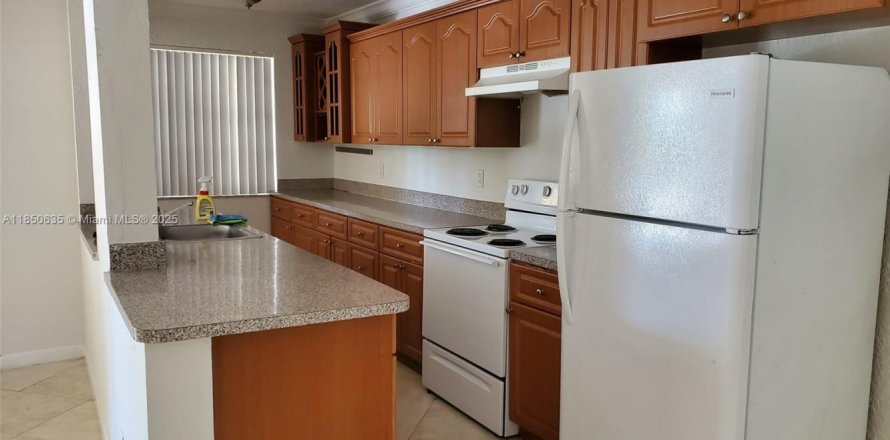 Condo in Hallandale Beach, Florida, 1 bedroom  № 2022486