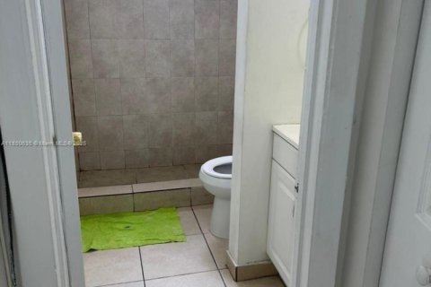 Condo in Hallandale Beach, Florida, 1 bedroom  № 2022486 - photo 15