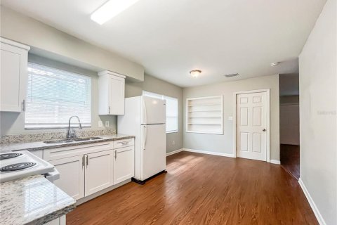 Villa ou maison à louer à Tampa, Floride: 4 chambres, 106.84 m2 № 2419958 - photo 4